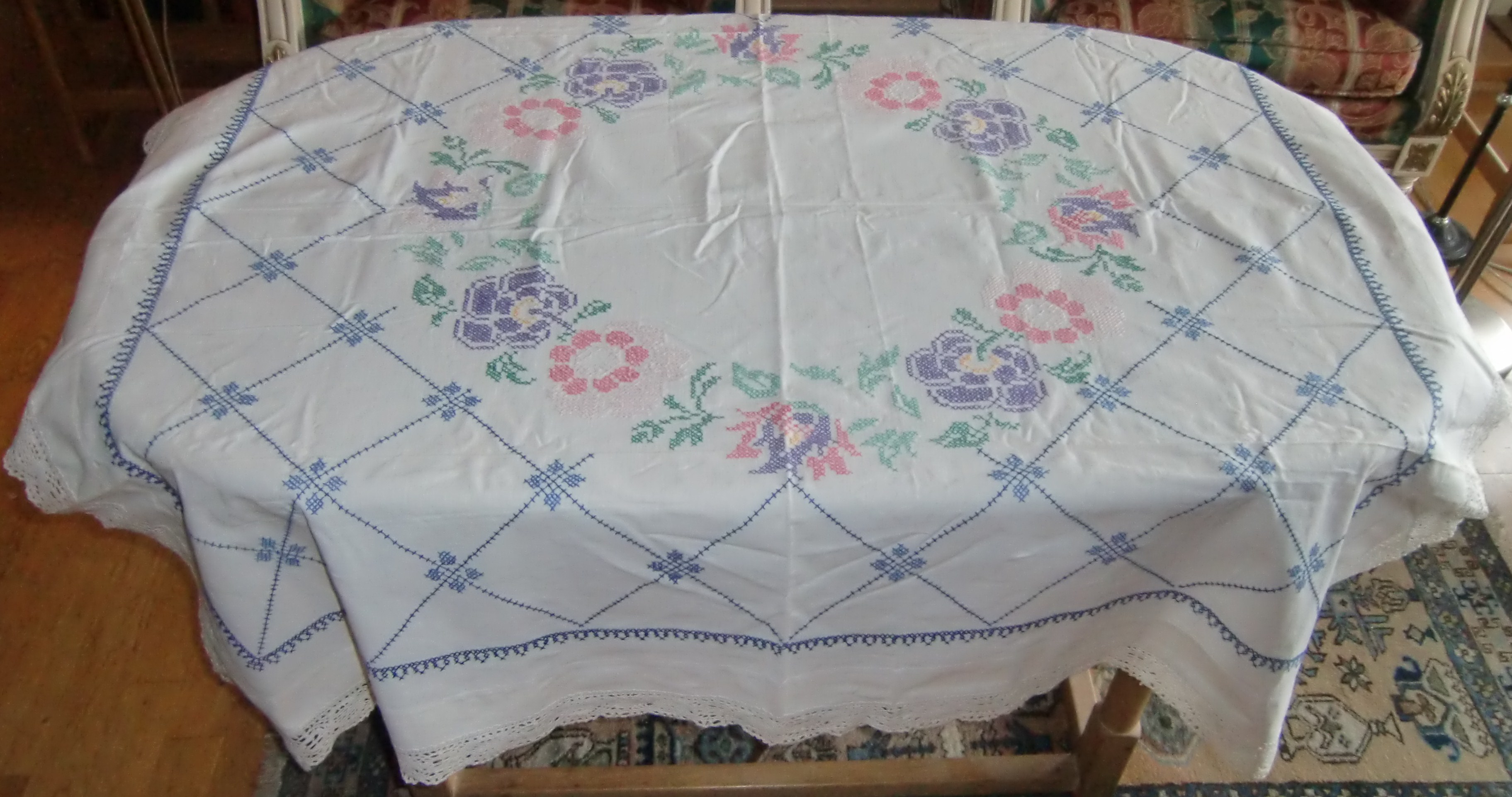 M588M Great embroidered linen tablecloth